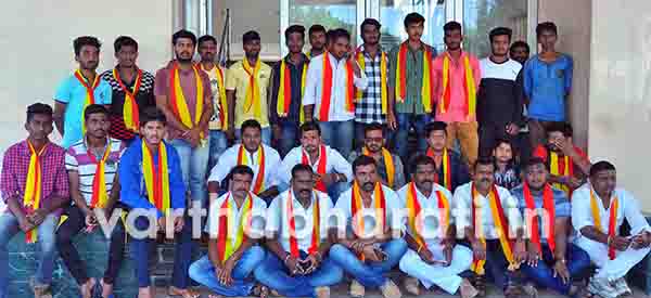 ಬಾಹುಬಲಿ-2 ಟಿಕೆಟ್ ದರ ದುಬಾರಿ ಖಂಡಿಸಿ ಕರವೇ ಸಂಘಟನೆಯಿಂದ ಚಲನಚಿತ್ರ ಮಂದಿರಕ್ಕೆ ಮುತ್ತಿಗೆ